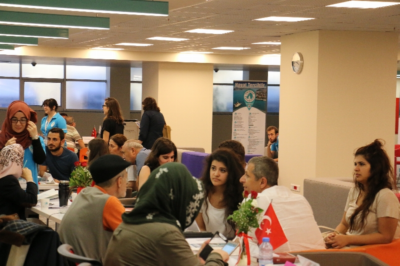Adaylar tercihlerini Üsküdar Üniversitesinde yapıyor!