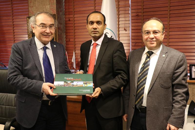 Bangladeş Başkonsolosu Üsküdar Üniversitesini ziyaret etti 2