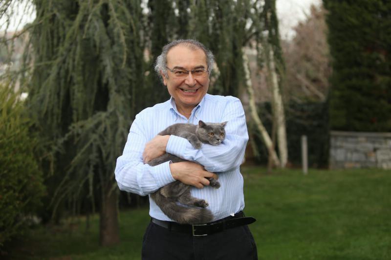 Prof. Dr. Nevzat Tarhan: “Kedi, sevginin kokusuyla sahibine bağlanıyor”