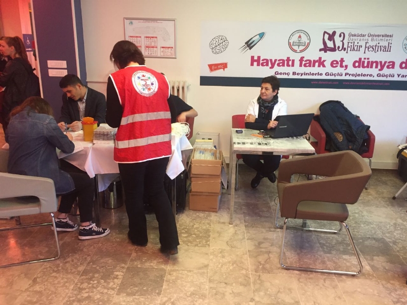 Üsküdar Üniversitesi kan bağışı için kuyrukta... 3