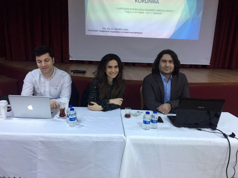 Üsküdar Üniversitesi uzmanları Bağımlılıkla Mücadele Gençlik Zirvesi'nde 2