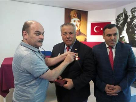 Türkiye-Azerbaycan Dev Kardeşlik Ve Candaşlık Projesi kapsamında Prof. Dr. İbrahim Öztek'e iki madalya