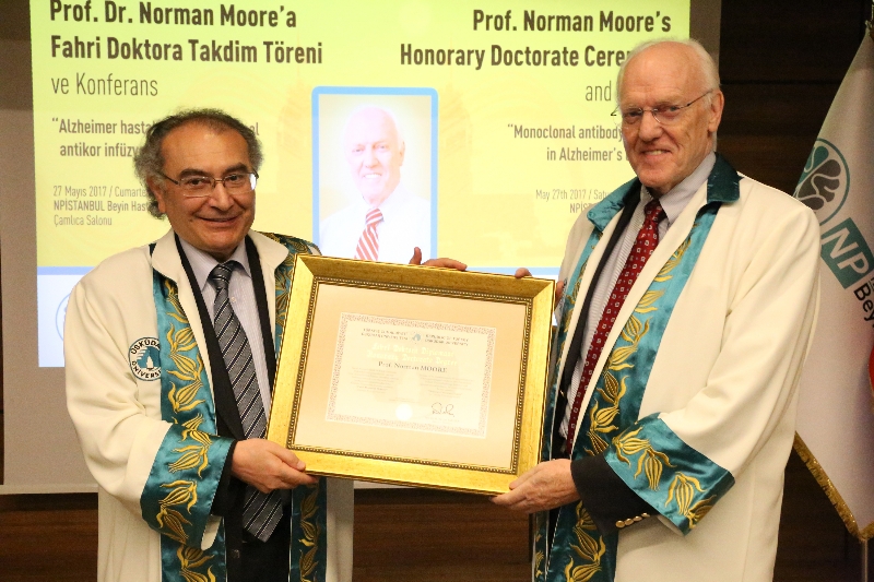 ABD’li psikiyatrist Prof. Dr. Norman Moore'a Üsküdar Üniversitesinden Fahri Doktora