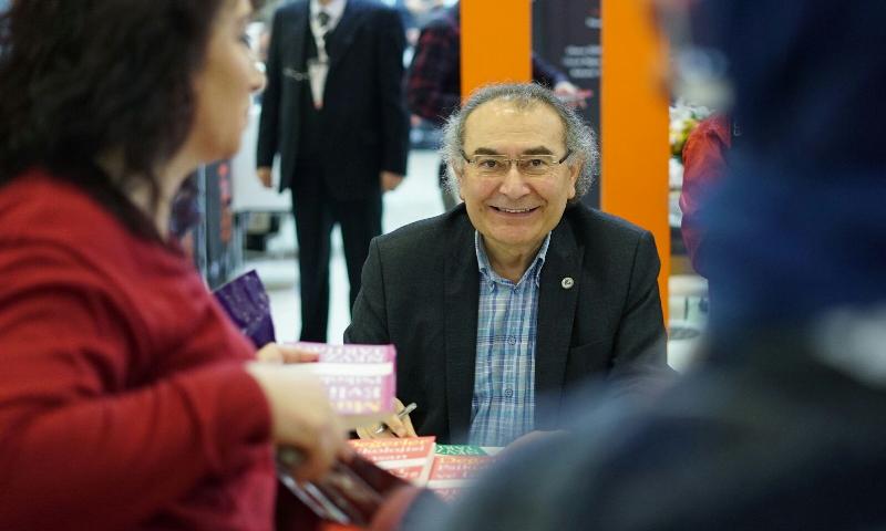 Prof. Dr. Nevzat Tarhan hafta sonu TÜYAP’ta kitaplarını imzaladı 2
