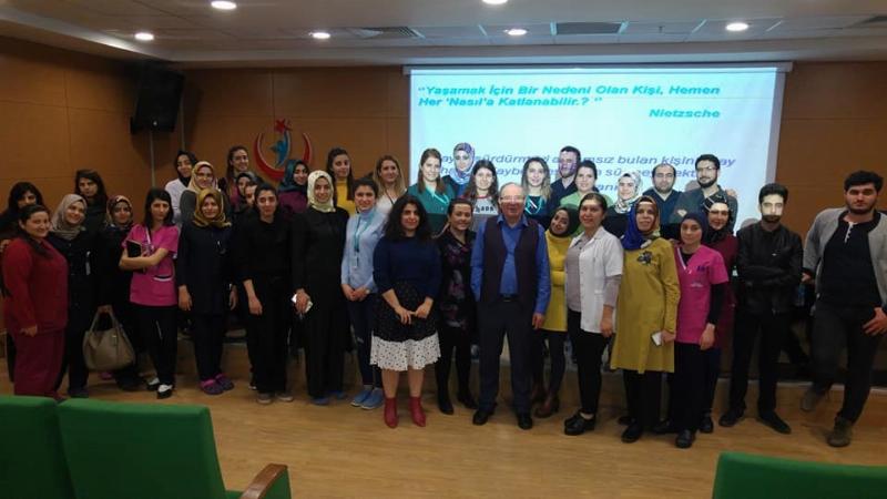 Yrd. Doç. Dr. Zülfikar Özkan'dan sağlıkçılara etkili iletişim semineri