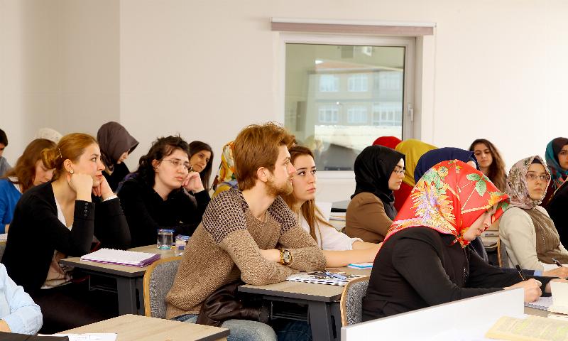 Üsküdar Üniversitesi, “Girişimci Genç Beyinlere” imkan sunuyor