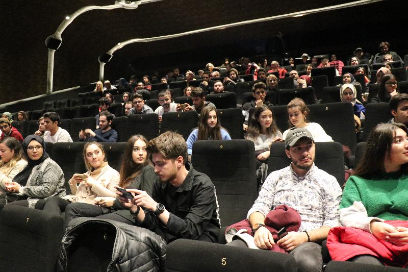 Üsküdarlı öğrenciler “Deliler” filmini oyuncularıyla seyretti 3