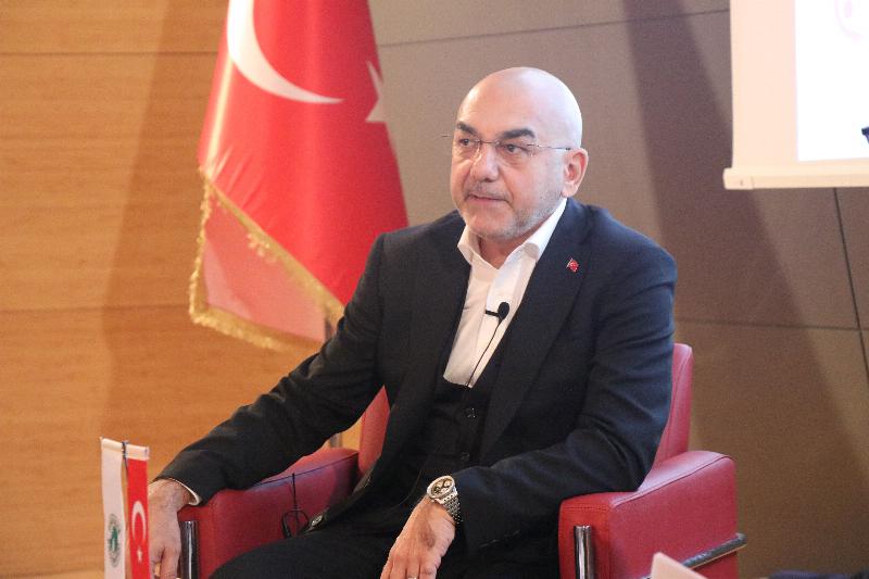 Parlamenter Ozan Ceyhun Üsküdar Üniversitesinde 3