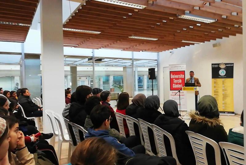 Üsküdar Üniversitesi Bursa’da aday öğrencilerle bir araya geldi