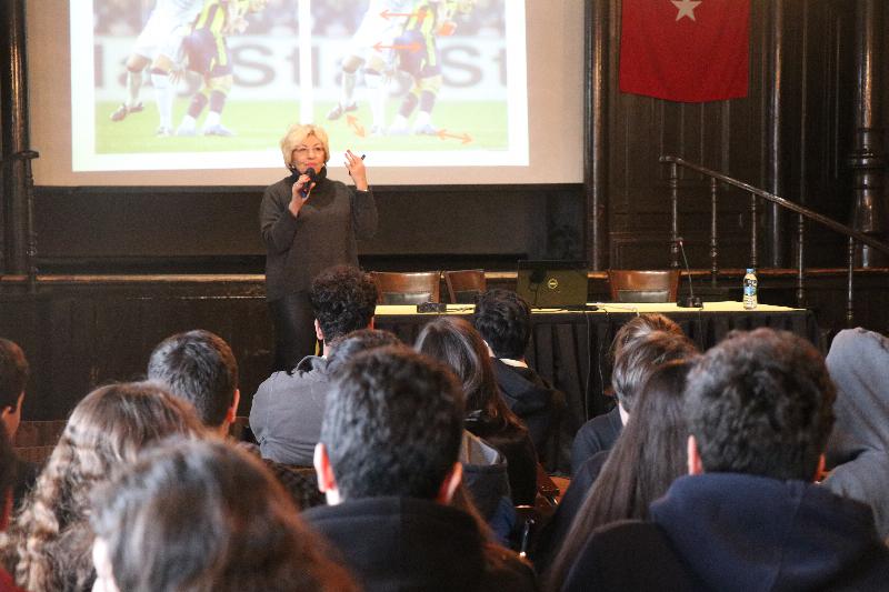 Prof. Dr. Sevil Atasoy İstanbul Erkek Lisesinde öğrencilerle buluştu