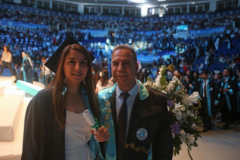 Üsküdar Üniversitesi’nin mezuniyet coşkusu 7