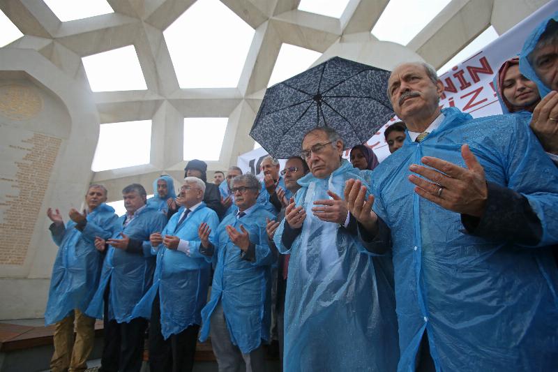 Üsküdar Üniversitesi 15 Temmuz Şehitler Anıtını ziyaret etti 2