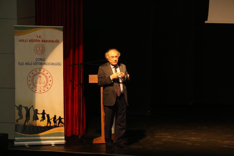 Prof. Dr. Nevzat Tarhan Çorlu’da öğrencilerle bir araya geldi 3
