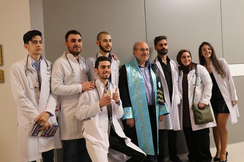 Tıp Fakültesi öğrencileri beyaz önlük giymenin coşkusunu yaşadı 18