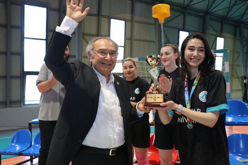 Üsküdar’ın şampiyonları Tarhan ve Zelka ile kupa kaldırdı… 4