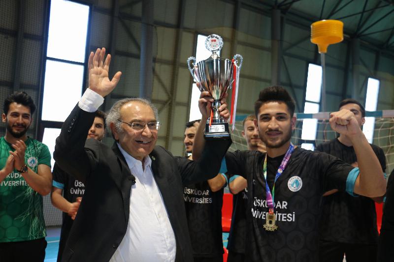 Üsküdar’ın şampiyonları Tarhan ve Zelka ile kupa kaldırdı… 6