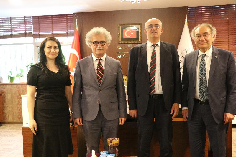 TÜBİTAK TEYDEB Başkan Yardımcısı Dr. Hasan Selçuk Selek, Prof. Dr. Tarhan’ı ziyaret etti