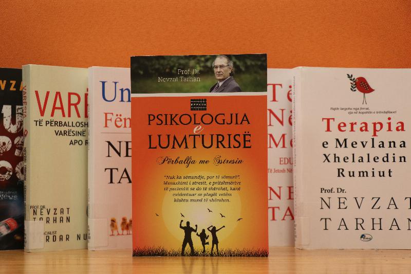 Prof. Dr. Nevzat Tarhan’ın Arnavutça ‘ya çevrilen kitapları, Kosova’da okuyucuyla buluştu 2