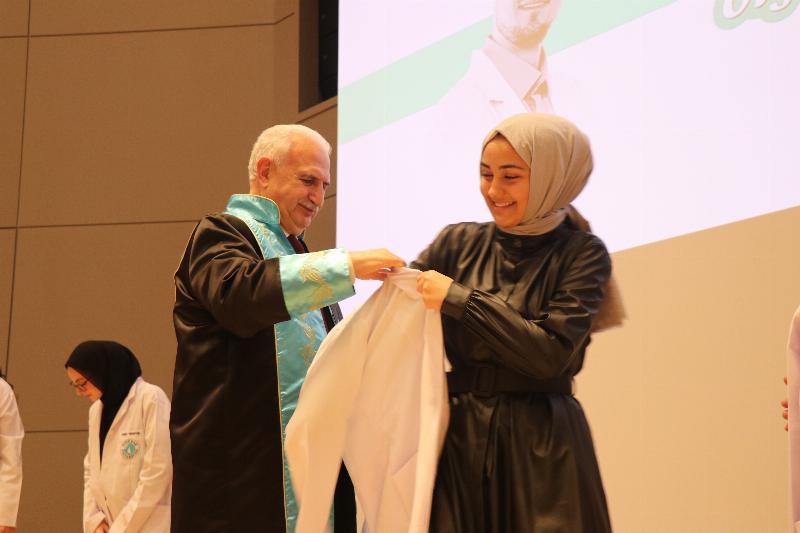 Diş Hekimliği Fakültesi beyaz önlük giyme töreni gerçekleştirildi 11