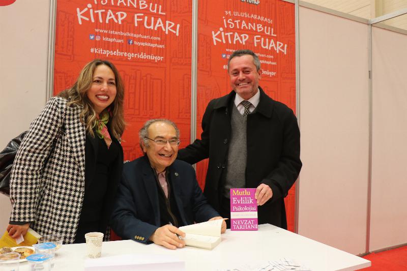 Prof. Dr. Nevzat Tarhan’a İstanbul TÜYAP kitap fuarında yoğun ilgi… 7
